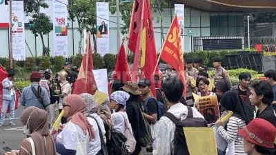 Demo Karhutla Patung Kuda: Massa Tuntut Anggaran MBG